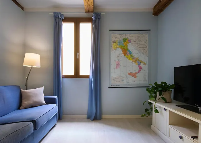 Panicale Blue Historic 1Br Stay Near Medici Chapels & Mercato Centrale